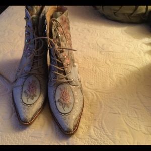 Silk blue embroidered women shoes